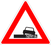 Dopravná značka - nebezpečná krajnica