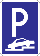 Dopravná značka – parkovisko, parkovacie miesta s kolmým alebo šikmým čiastočným státím na chodníku
